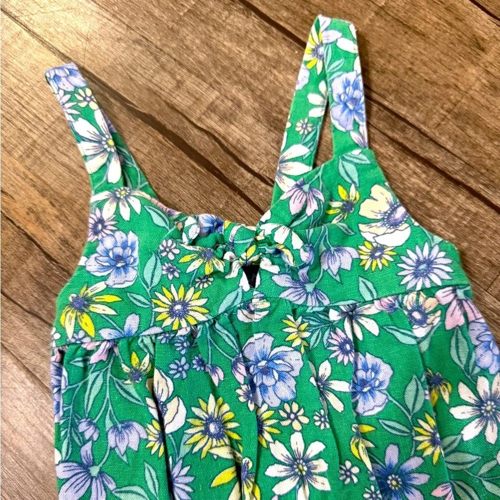 Old‎ Navy Toddler 12-18 Month- sleeveless floral romper with snap bottom